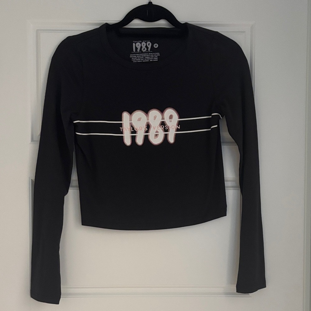 Black Taylor Swift Long Sleeve Crop Top